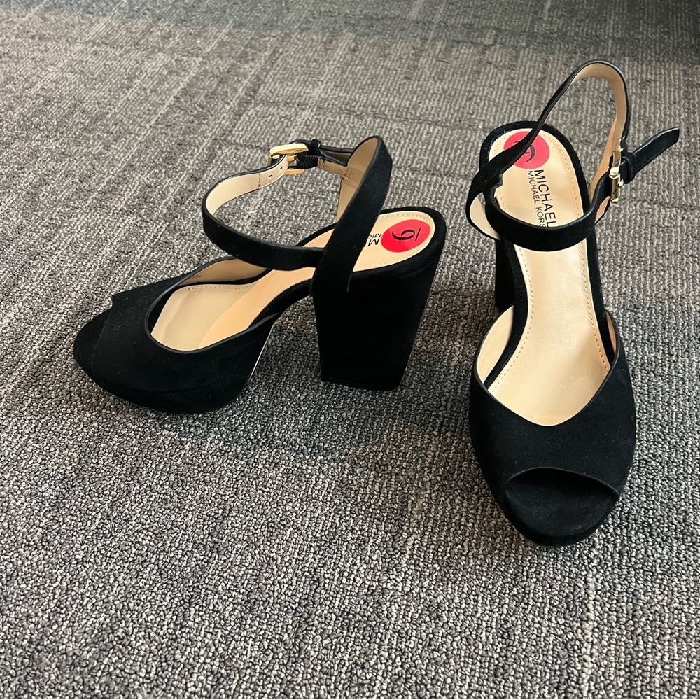 NWT 6 MICHAEL michael kors platform heels